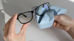 Ei enää tahroja: salaisuus kristallinkirkkaisiin silmälaseihin ilman suihketta ja mikrokuituliinaa