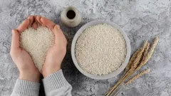 Epätavallinen riisitemppu kapeiden maljakoiden puhdistukseen: menetelmä, joka poistaa lian, johon harja ei yllä