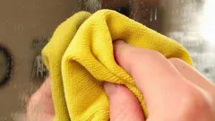 Peilit ja ikkunat kiittävät sinua: tämä seos poistaa tahrat alle minuutissa