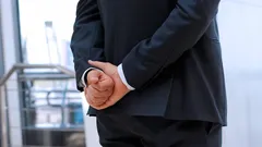 Kuinka usein kävelet kädet selän takana? Psykologit selittävät, mitä se voi paljastaa sinusta