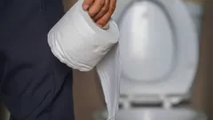 Älä koskaan huuhtele näitä asioita vessanpöntöstä: moni tekee tämän virheen – miksi näin ei saa tehdä