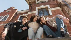 Säästäminen, lainat ja stressi: mitä nuorten raha-asioista paljastaa vuoden 2025 data