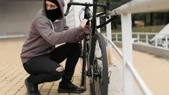 Viisi käytännön keinoa pyörävarkauksien ehkäisyyn